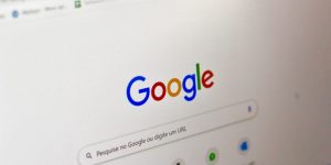 Assistante Plus : "Discriminations en France : quelles sont les recherches sur Google ?"