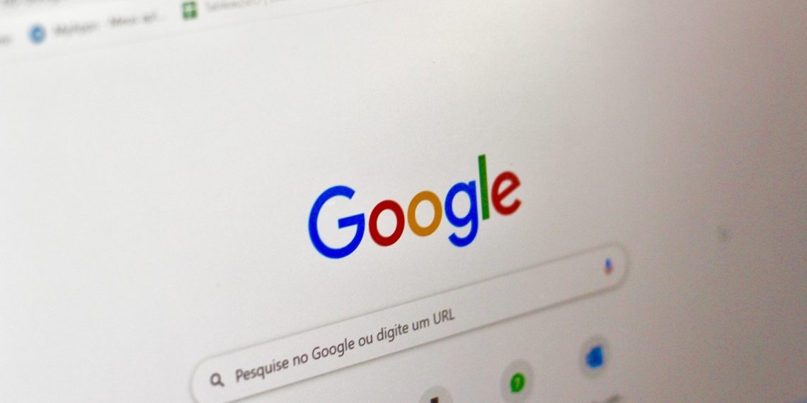 Assistante Plus : "Discriminations en France : quelles sont les recherches sur Google ?"