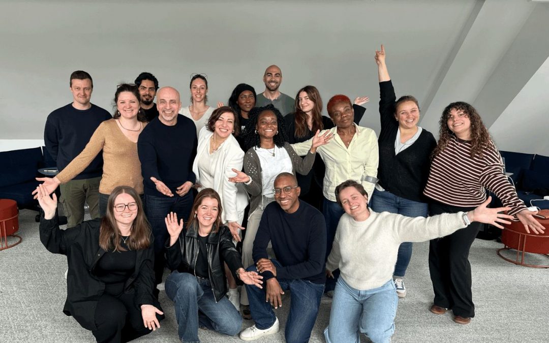 Photo de groupe des lauréat·es Impact Builders 2026 avec les équipes de Diversidays et VivaTech, ainsi que plusieurs intervenant·es anciennement membres du programme IB📸✨