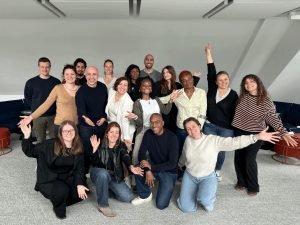 Photo de groupe des lauréat·es Impact Builders 2026 avec les équipes de Diversidays et VivaTech, ainsi que plusieurs intervenant·es anciennement membres du programme IB📸✨